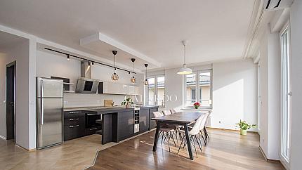 Слънчев апартамент с две спални и паркомясто в Резиденшъл парк