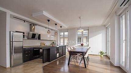 Слънчев апартамент с две спални и паркомясто в Резиденшъл парк