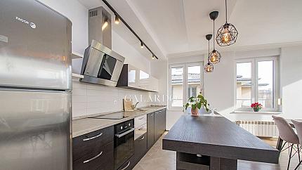 Слънчев апартамент с две спални и паркомясто в Резиденшъл парк