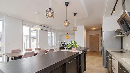 Слънчев апартамент с две спални и паркомясто в Резиденшъл парк