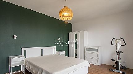 Слънчев апартамент с две спални и паркомясто в Резиденшъл парк