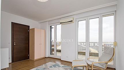 Слънчев апартамент с две спални и паркомясто в Резиденшъл парк