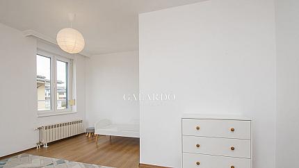 Слънчев апартамент с две спални и паркомясто в Резиденшъл парк