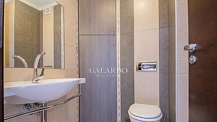 Слънчев апартамент с две спални и паркомясто в Резиденшъл парк