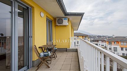 Слънчев апартамент с две спални и паркомясто в Резиденшъл парк