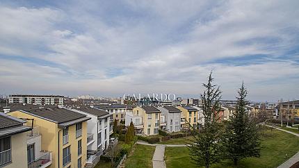 Слънчев апартамент с две спални и паркомясто в Резиденшъл парк