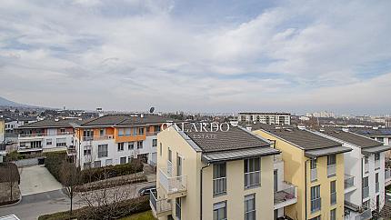 Слънчев апартамент с две спални и паркомясто в Резиденшъл парк