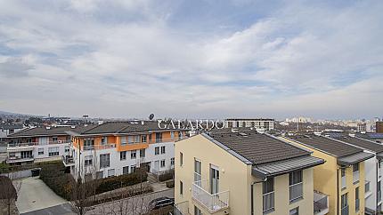 Слънчев апартамент с две спални и паркомясто в Резиденшъл парк