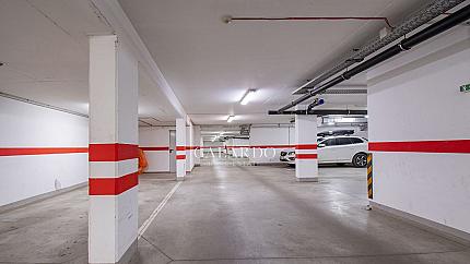 Слънчев апартамент с две спални и паркомясто в Резиденшъл парк