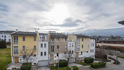 Слънчев апартамент с две спални и паркомясто в Резиденшъл парк