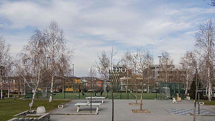 Слънчев апартамент с две спални и паркомясто в Резиденшъл парк