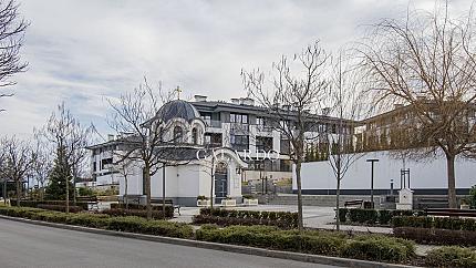 Слънчев апартамент с две спални и паркомясто в Резиденшъл парк