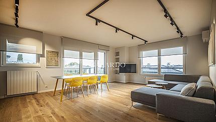 Стилен и просторен апартамент с две спални и красиви гледки в затворен комплекс