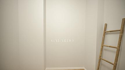 Стилен и просторен апартамент с две спални и красиви гледки в затворен комплекс