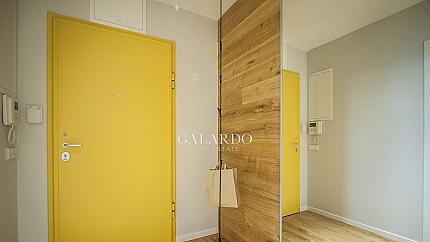 Стилен и просторен апартамент с две спални и красиви гледки в затворен комплекс