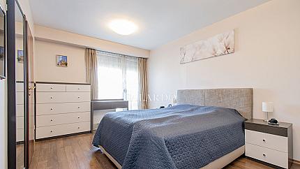 Апартамент с три спални в имиджова сграда в Лозенец