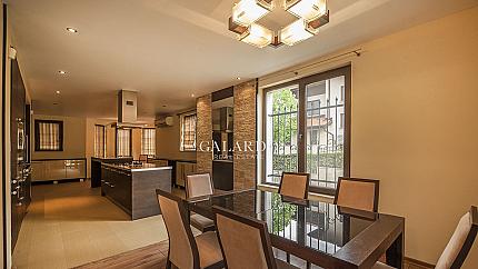 Еднофамилна къща с басейн в затворен комплекс, кв. Драгалевци