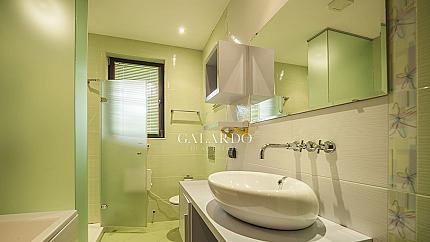 Еднофамилна къща с басейн в затворен комплекс, кв. Драгалевци