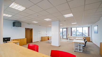 Furnished office in a luxury office building in the district Druzhba 2