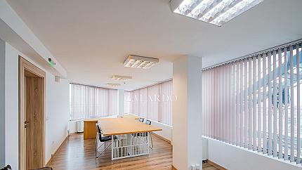Furnished office in a luxury office building in the district Druzhba 2