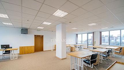 Furnished office in a luxury office building in the district Druzhba 2