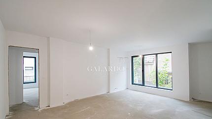 Тристаен апартамент в бутикова сграда