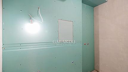 Тристаен апартамент в бутикова сграда