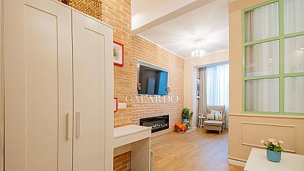 Двустаен  апартамент за продажба  на метри от ул. Оборище