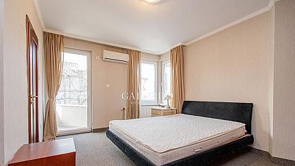 Самостоятелна къща с голям двор в близост до Киноцентър