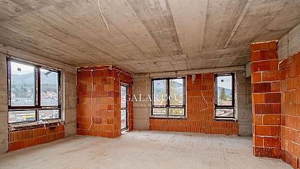 Spacious three-bedroom apartment in Knyazhevo district