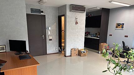 Офис под наем, Център