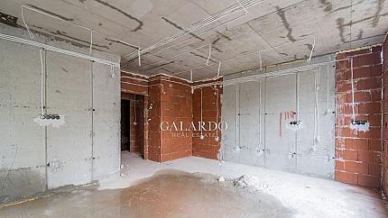 Четиристаен апартамент за продажба в кв. Гоце Делчев - жилище на входа на Южния парк