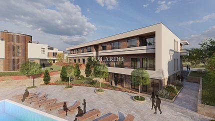 Апартамент с 3 спални в луксозен затворен комплекс с басейн.