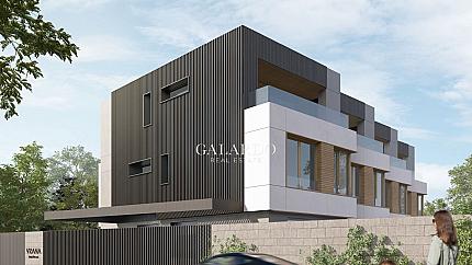 Редова къща на 3 етажа в малък комплекс