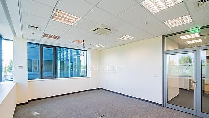 Офис в сграда клас B в района на Летище София