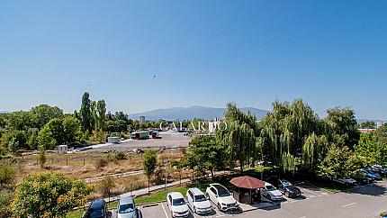 Офис в сграда клас Б в голям офисен комплекс