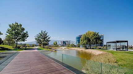 Офис в сграда клас Б в голям офисен комплекс