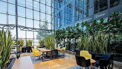 Офис в сграда клас Б в голям офисен комплекс