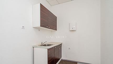 Офис в сграда клас Б в голям офисен комплекс