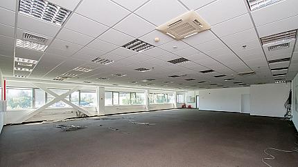 Офис в сграда клас Б в голям офисен комплекс