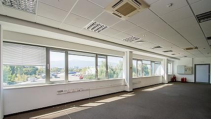 Офис в сграда клас Б в голям офисен комплекс