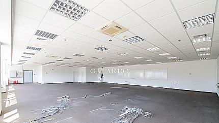 Офис в сграда клас Б в голям офисен комплекс