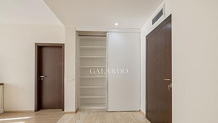 Stylish apartment in a representative building