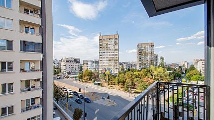 Luxury three-bedroom apartment with garage and Vitosha view in Manastirski Livadi – East