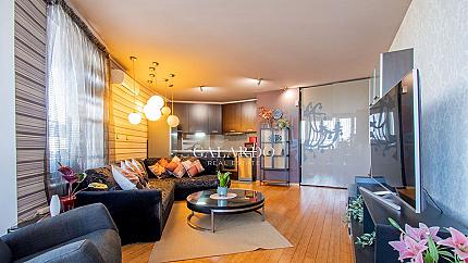 Просторен и луксозно обзаведен апартамент с панорамна гледка в кв. Изток