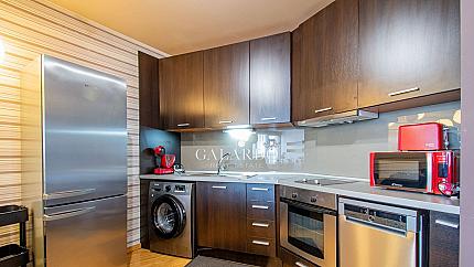 Просторен и луксозно обзаведен апартамент с панорамна гледка в кв. Изток