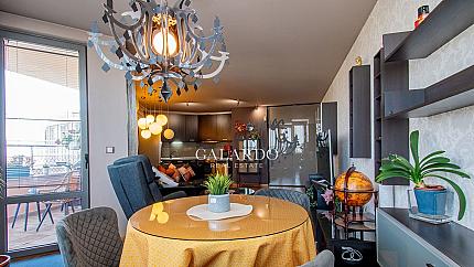 Просторен и луксозно обзаведен апартамент с панорамна гледка в кв. Изток