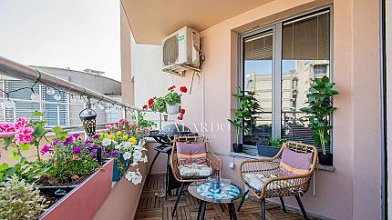 Просторен и луксозно обзаведен апартамент с панорамна гледка в кв. Изток