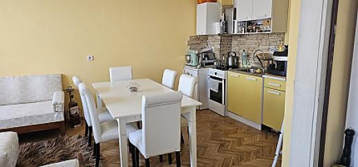 Sunny 2 bedroom apartment in the city center