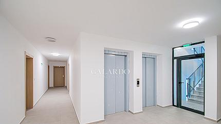 Beautiful south-facing 1-bedroom apartment in a Gated complex with Act 16